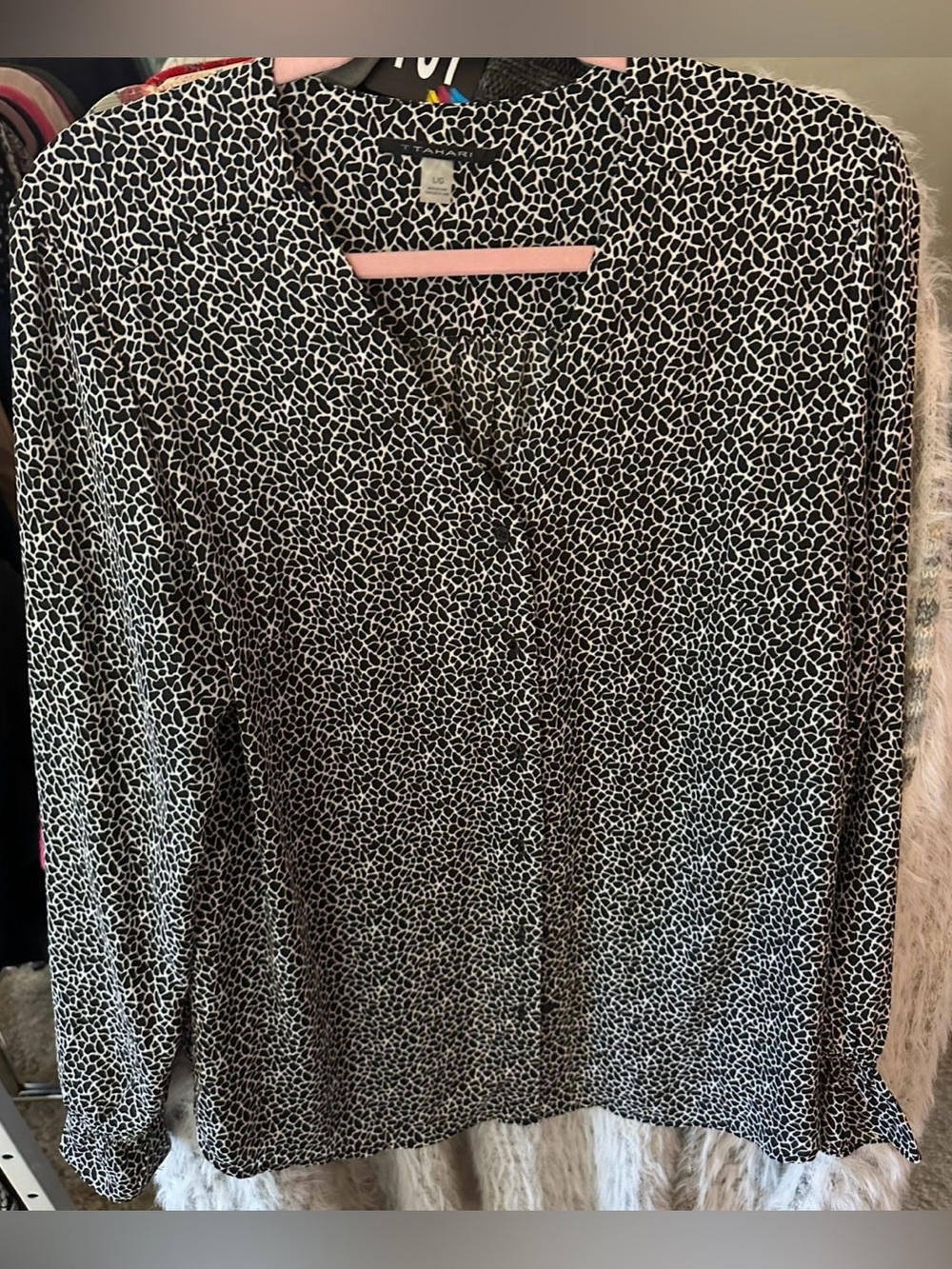 T Tahari black & white button front blouse sz L